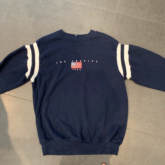 RARE Brandy Melville Sweatshirt - Picture 3 of 4